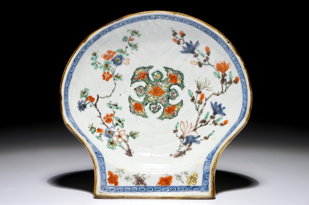 A shell-shaped Chinese famille verte dish, Kangxi