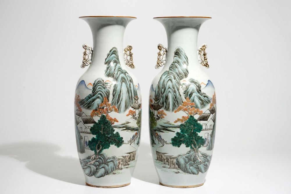 Une paire de grands vases en porcelaine de Chine qianjiang cai, 19/20&egrave;me