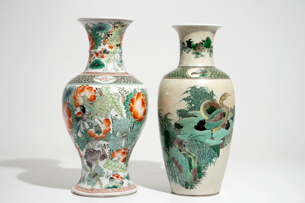 Deux vases en porcelaine de Chine famille verte, 19/20&egrave;me