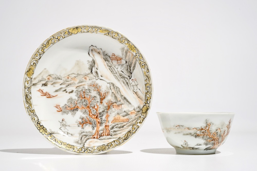 Une tasse et soucoupe en porcelaine de Chine &agrave; d&eacute;cor d'un paysage, Yongzheng