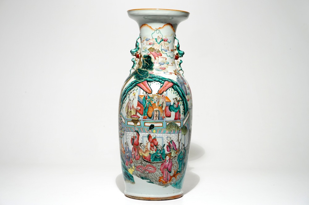 A tall Chinese famille rose vase with a fine circular design, 19th C.