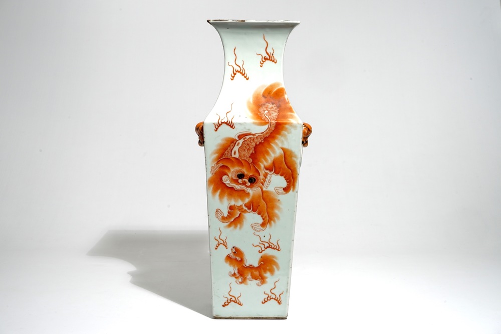 A square Chinese qianjiang cai vase with Buddhist lions, 19/20th C.