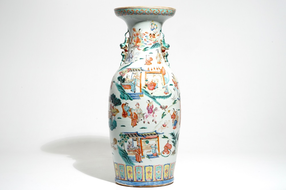 A tall Chinese famille rose vase with a fine circular design, 19th C.