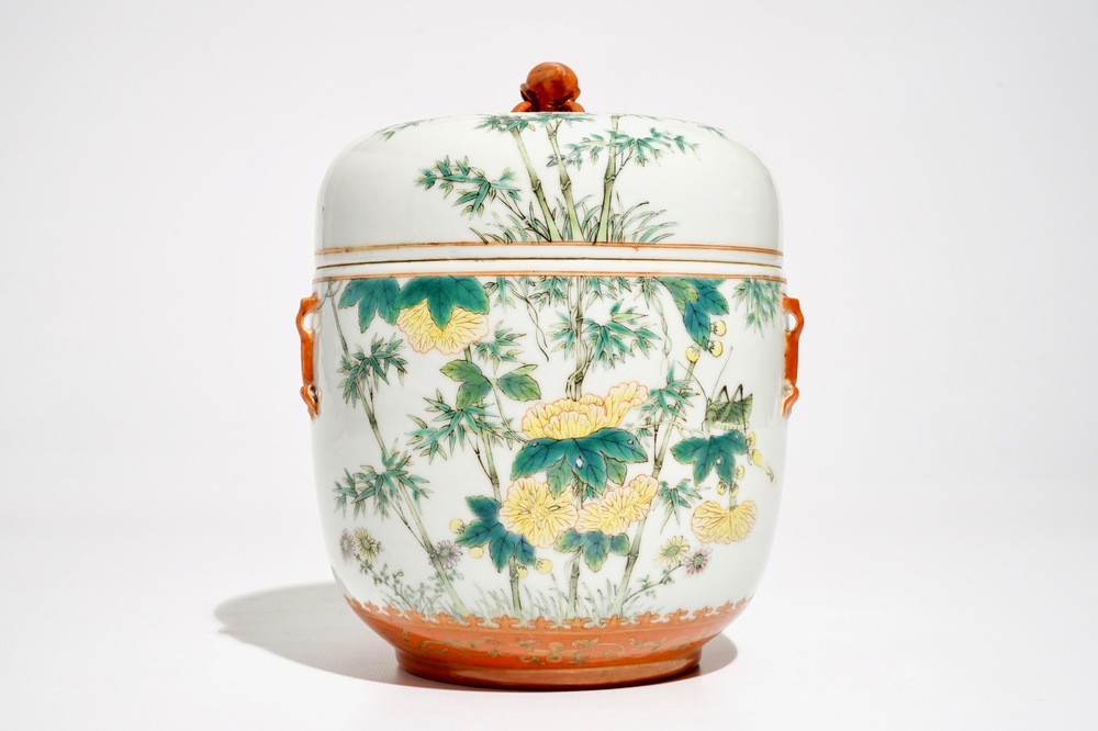 Een grote Chinese cylindrische dekseldoos, Qianlong merk, 19/20e eeuw