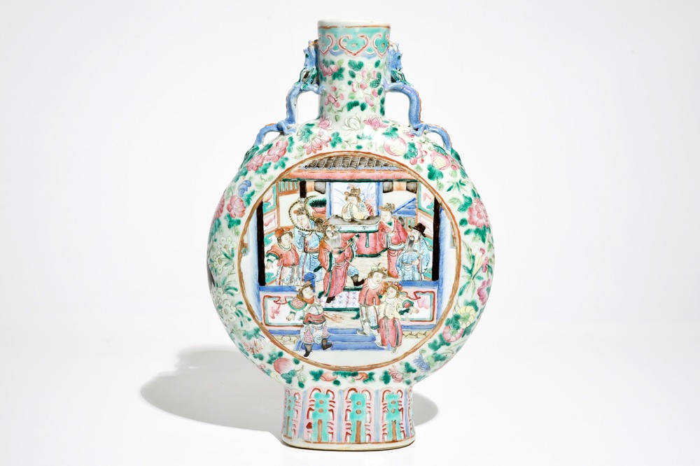 A Chinese famille rose moonflask with a court scene, 19th C.