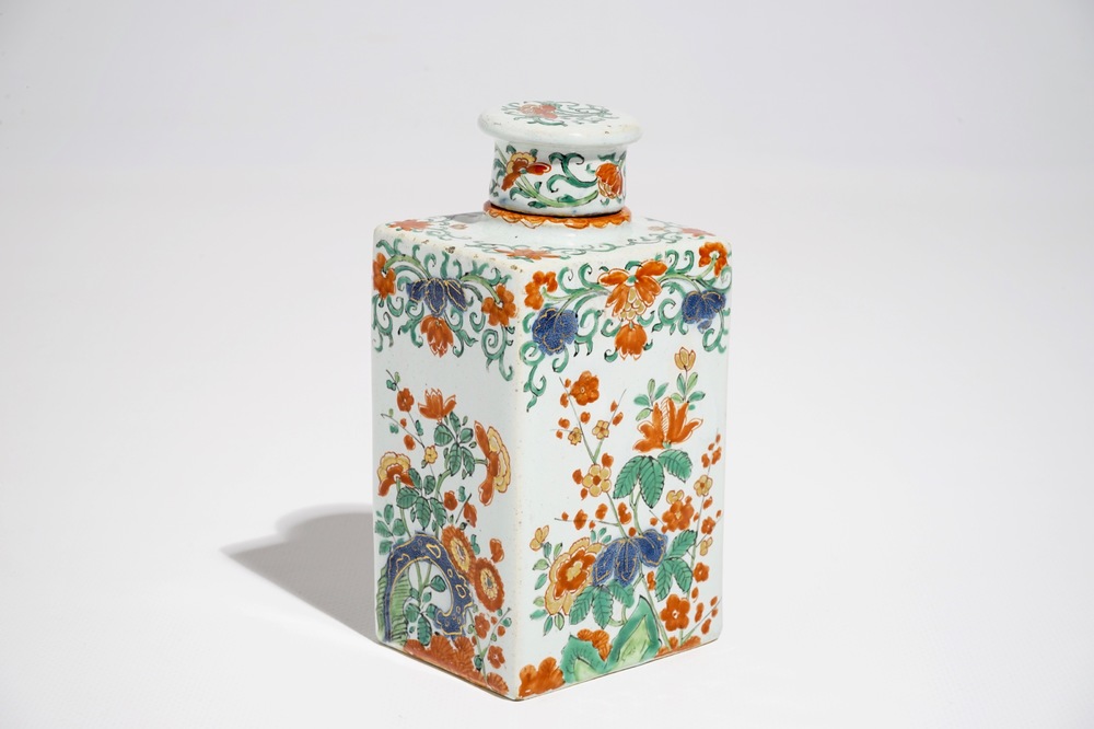 A fine Dutch Delft dor&eacute; petit feu tea caddy with cover, 1st half 18th C.
