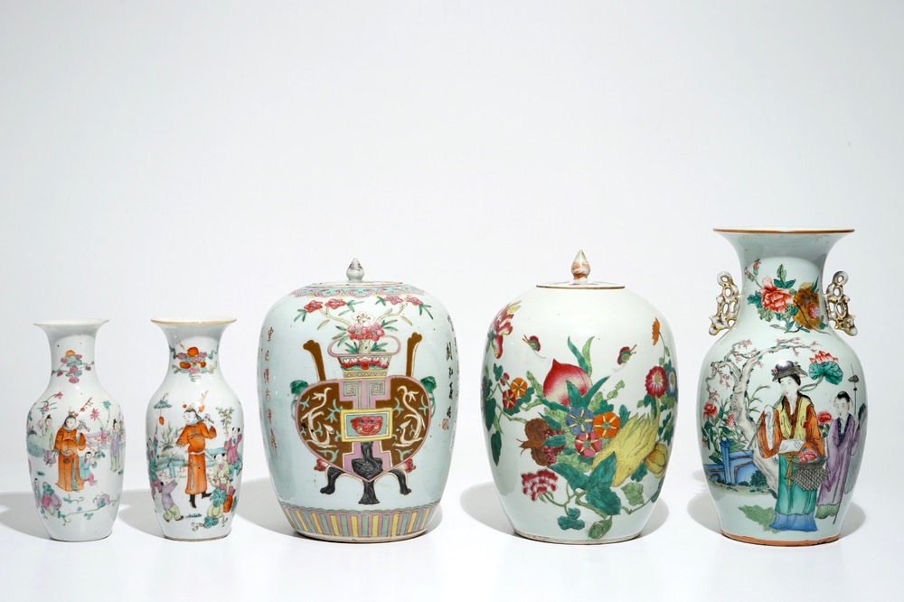 Vijf diverse Chinese famille rose vazen, 19/20e eeuw