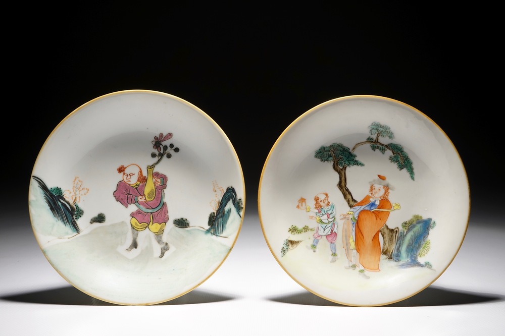 Two Chinese famille rose saucer plates with foreigners, Qianlong/Jiaqing