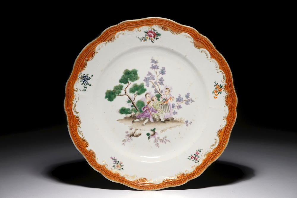 A Chinese export porcelain plate with a fine central scene, Qianlong