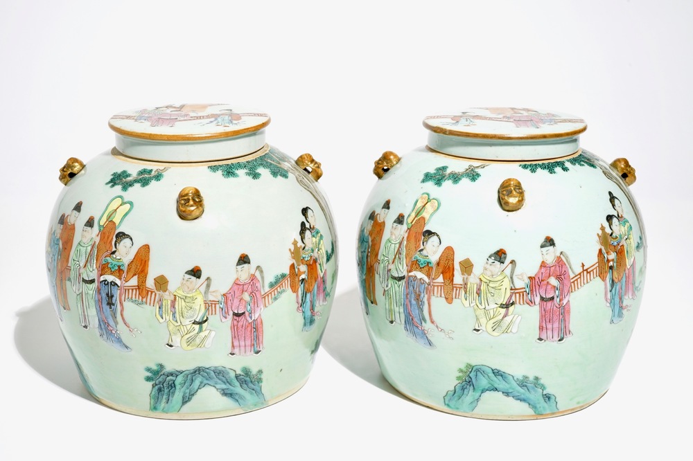 A pair of fine Chinese famille rose jars and covers with a fine design around, 19th C.