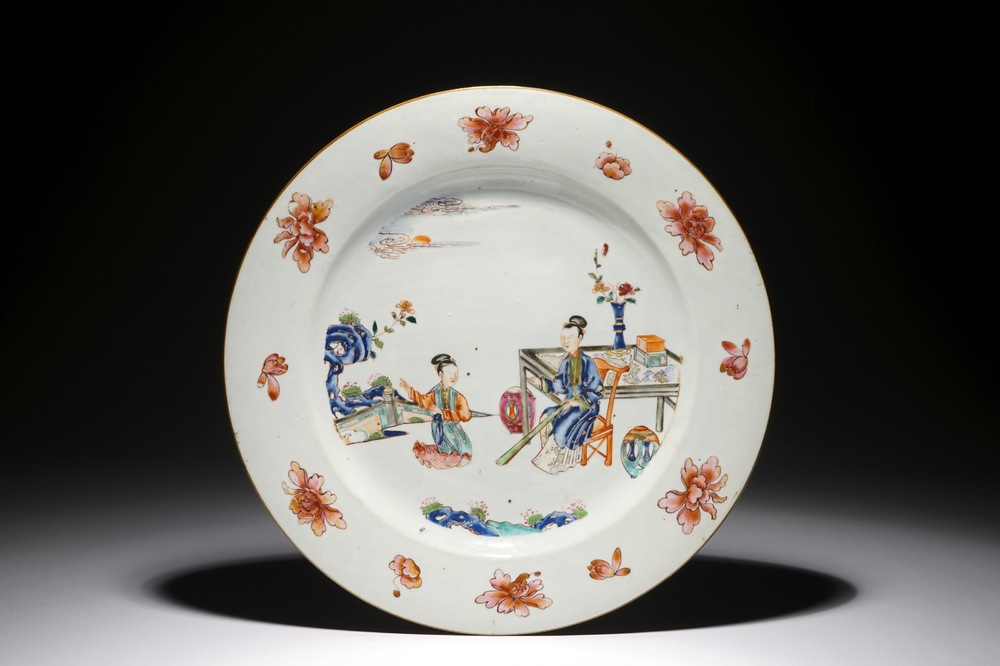 A Chinese famille rose dish with two ladies, Qianlong