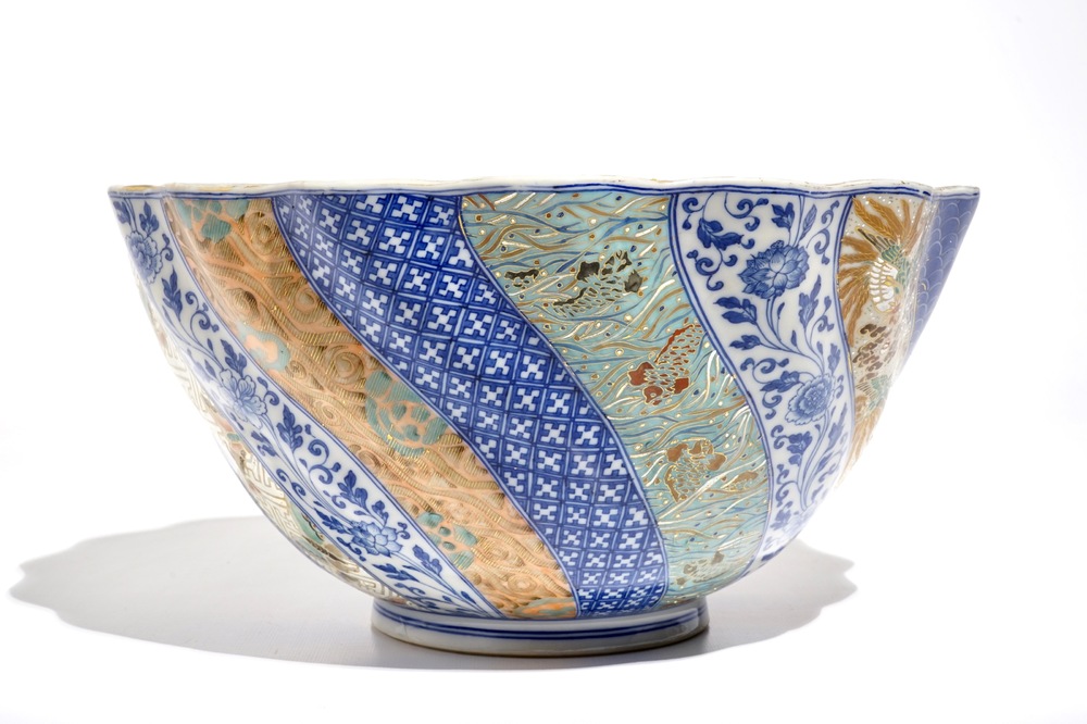 A large polychrome Japanese Imari bowl, 19th C.