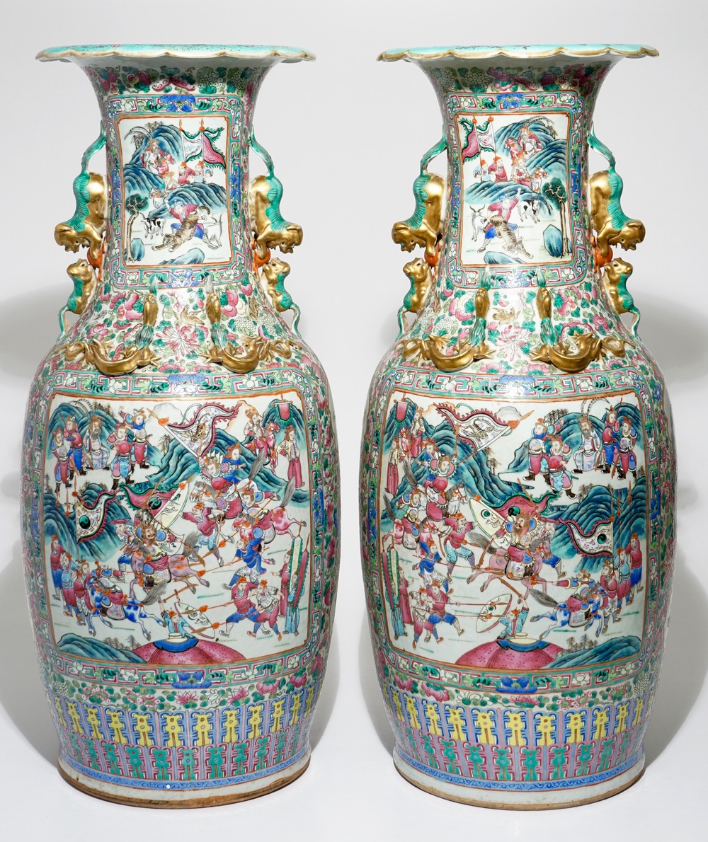 A pair of very large Chinese famille rose vases with war scenes, 19th C.