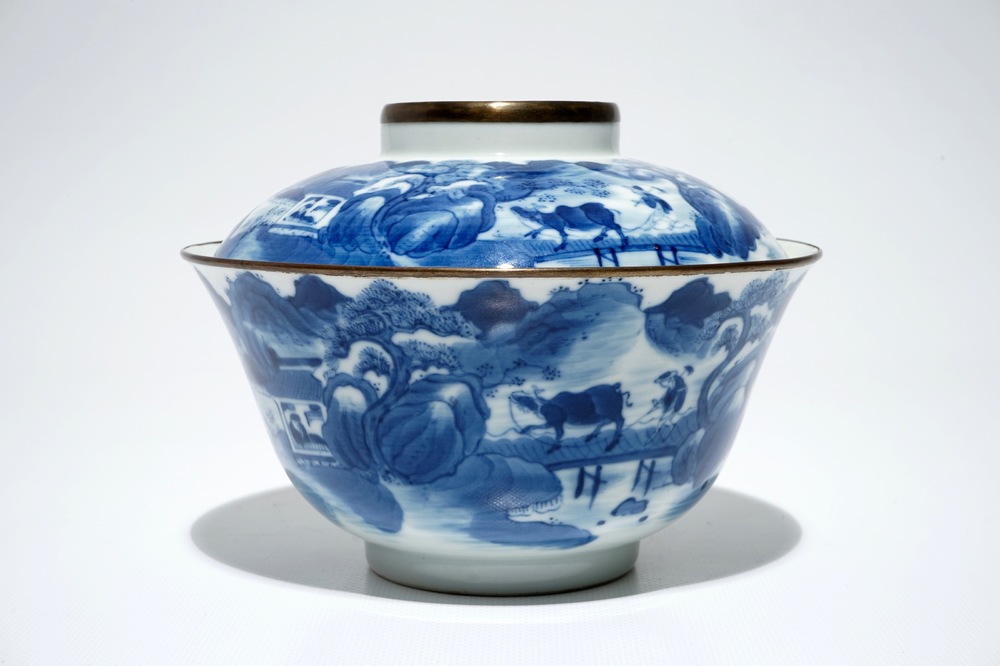 Een Chinese blauwwitte "Blue de Hue" dekselkom voor de Vietnamese markt, Xianfeng merk en periode