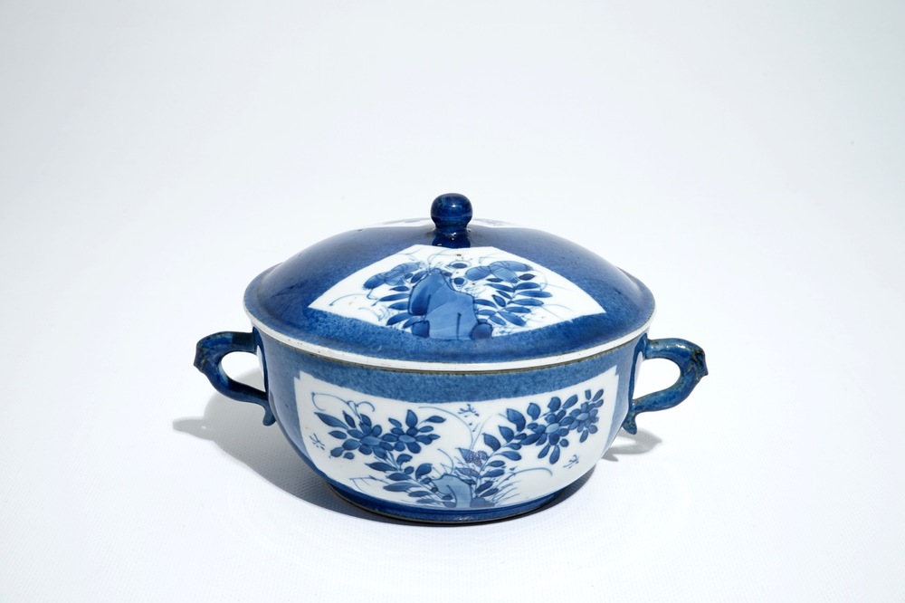 Een Chinese poederblauwe dekselkom met oren, Kangxi