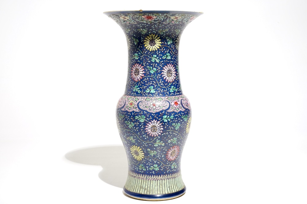 A Chinese porcelain famille rose enamel on blue-ground yenyen vase, 18/19th C.