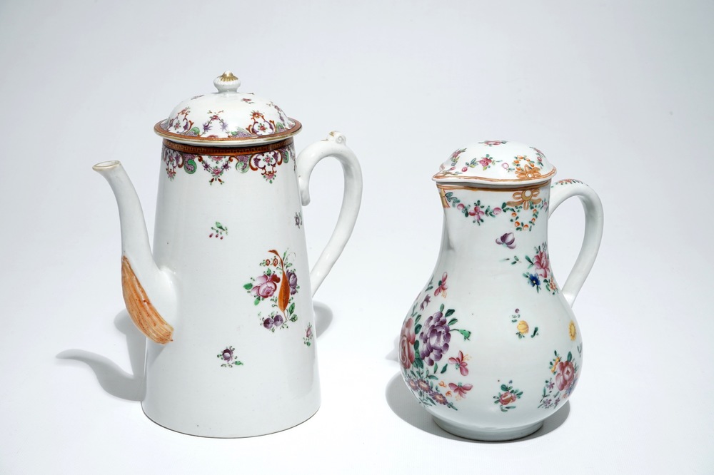 Une cafeti&egrave;re et une verseuse en porcelaine de Chine &agrave; d&eacute;cor L&ouml;westoft, Qianlong