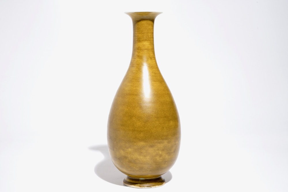 A Chinese teadust-glazed yuhuchunping vase, Kangxi