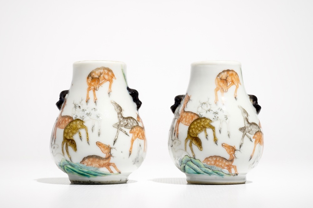 A pair of Chinese famille rose miniature hu vases with deer design, 19th C.