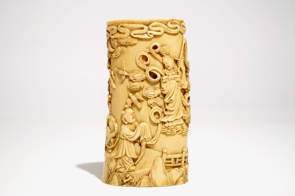 A Chinese ivory brushpot with figural design, 19th C.