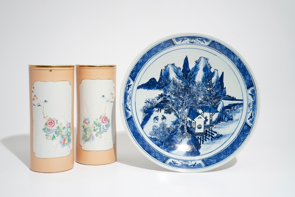 A pair of Chinese famille rose salmon pink-ground hat stands and a blue and white charger, 19/20th C.