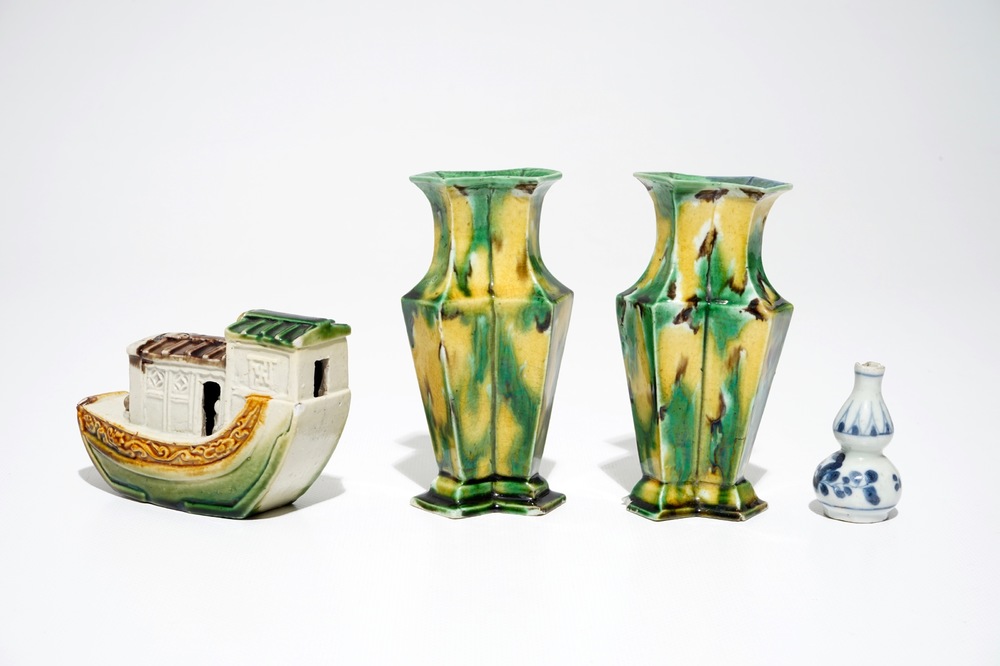 A pair of spinach and egg lozenge-shaped vases, a verte biscuit model of a boat and a miniature vase, Kangxi