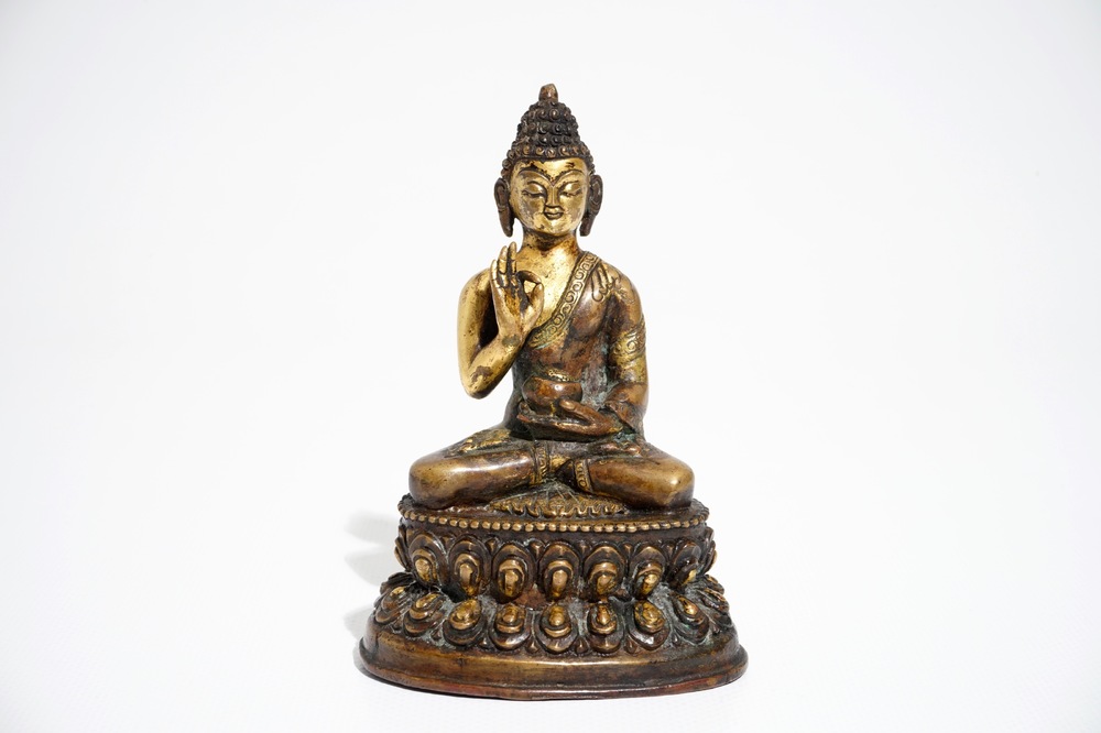 A Sino-Tibetan gilt bronze Buddha, Ming/Qing Dynasty, 16/17th C.
