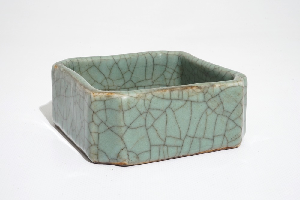 A Chinese ge-type crackle-glazed square brushwasher, Qianlong mark, 19/20th C.