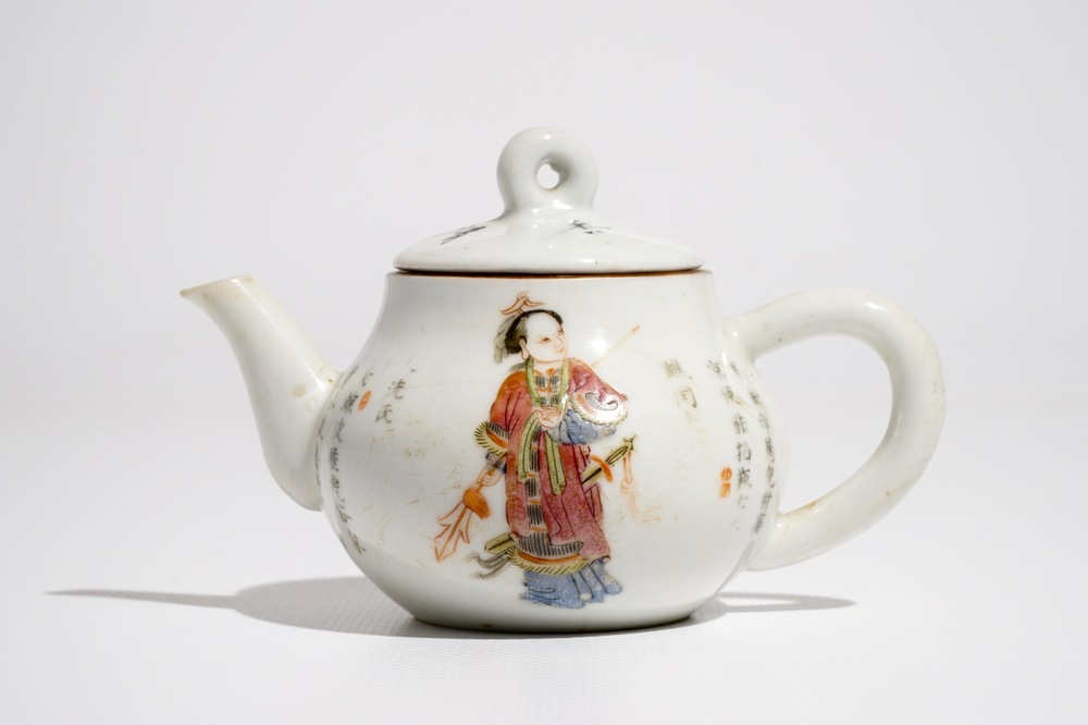 A Chinese famille rose Wu Shuang Pu teapot, 19th C.