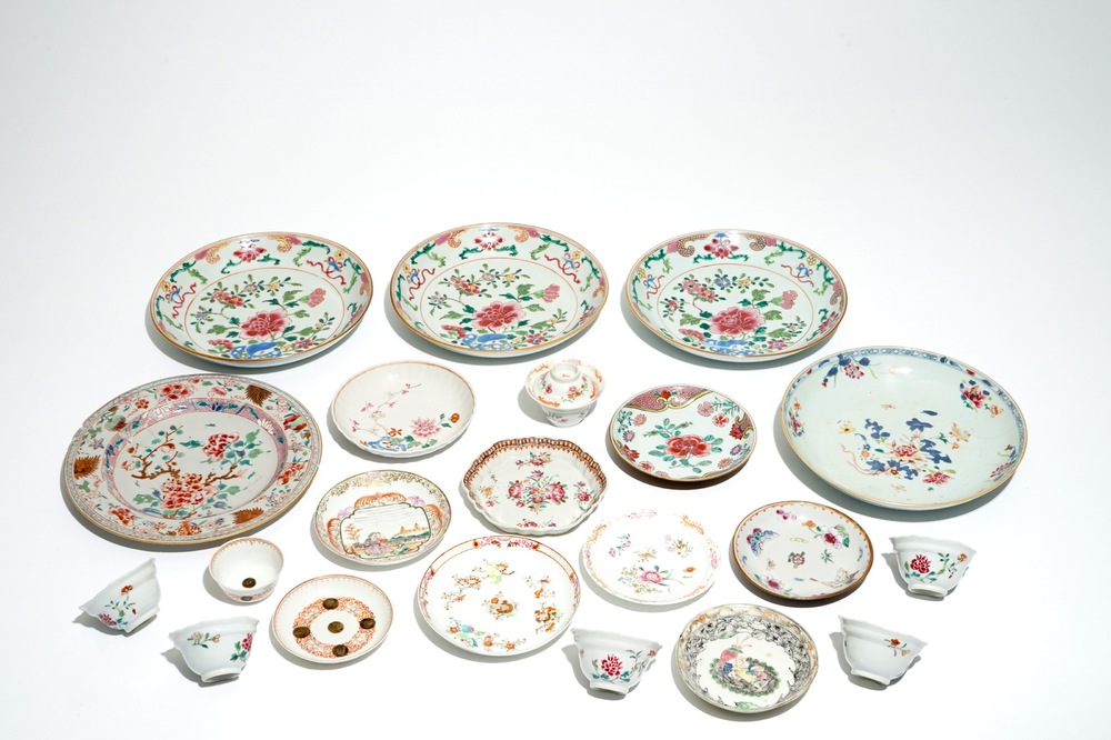 Five Chinese famille rose plates, nine saucers and seven cups, Yongzheng/Qianlong