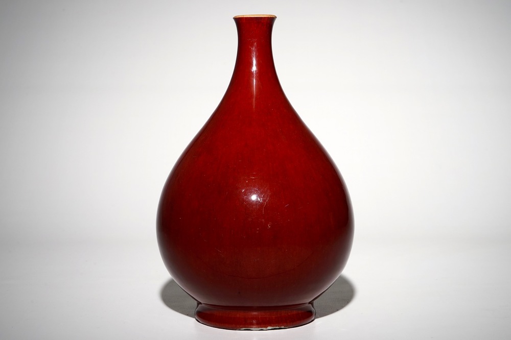 A Chinese monochrome sang-de-boeuf-glazed yuhuchunping vase, 19/20th C.