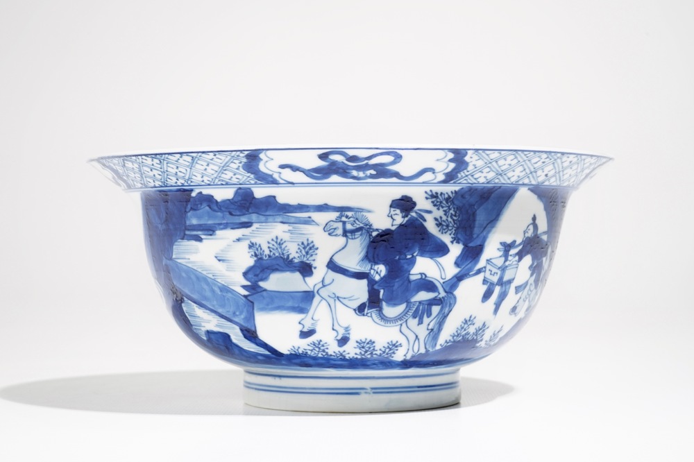 Un bol de type klapmuts en porcelaine de Chine bleu et blanc, marque de Chenghua, Kangxi