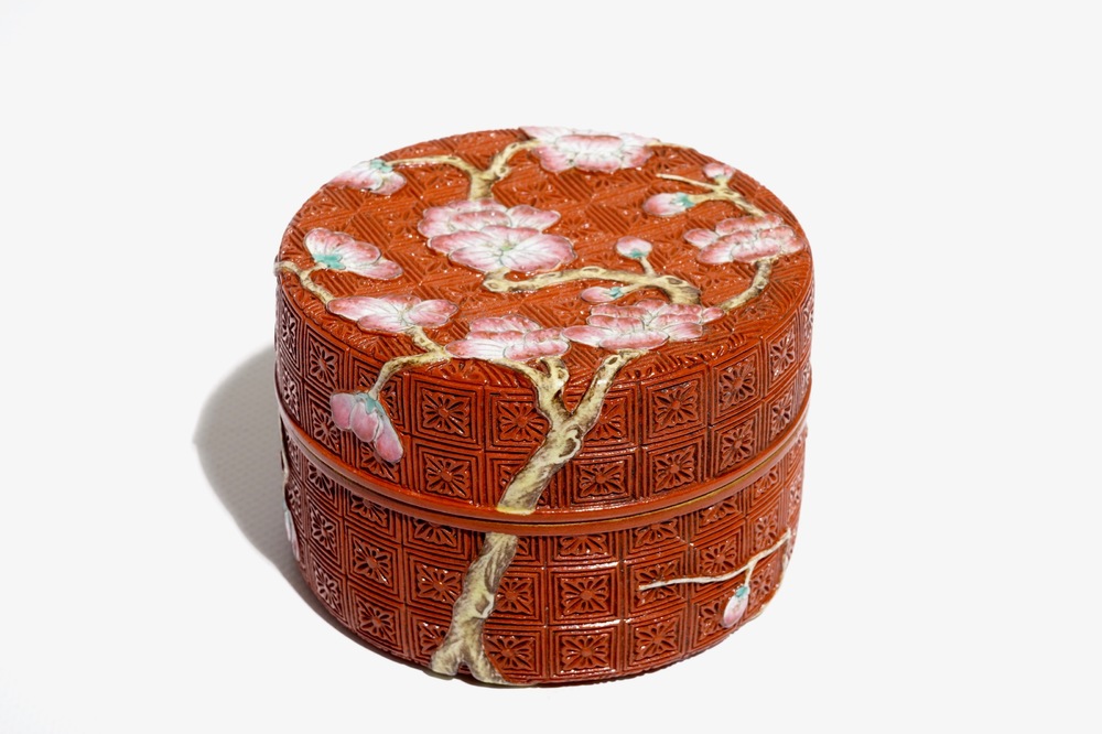 A Chinese porcelain imitation lacquerware covered box with prunus branches, 19/20th C.