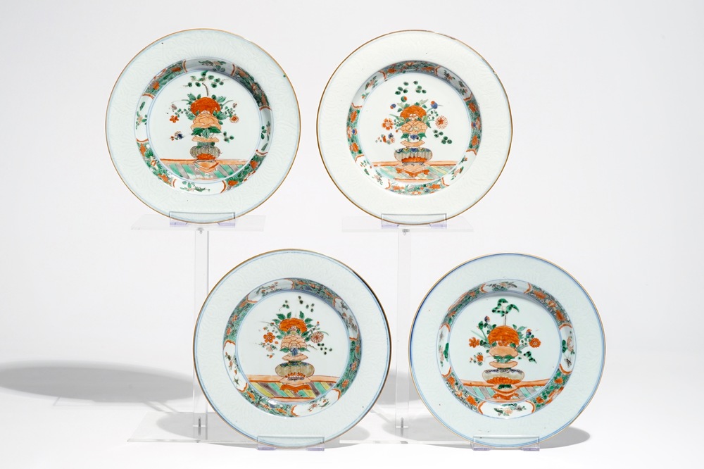 Four Chinese famille verte plates with incised underglaze design and a central flowervase, Kangxi