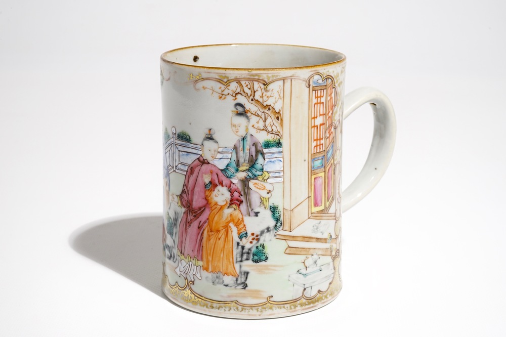 A Chinese famille rose mandarin mug with figural design, Qianlong