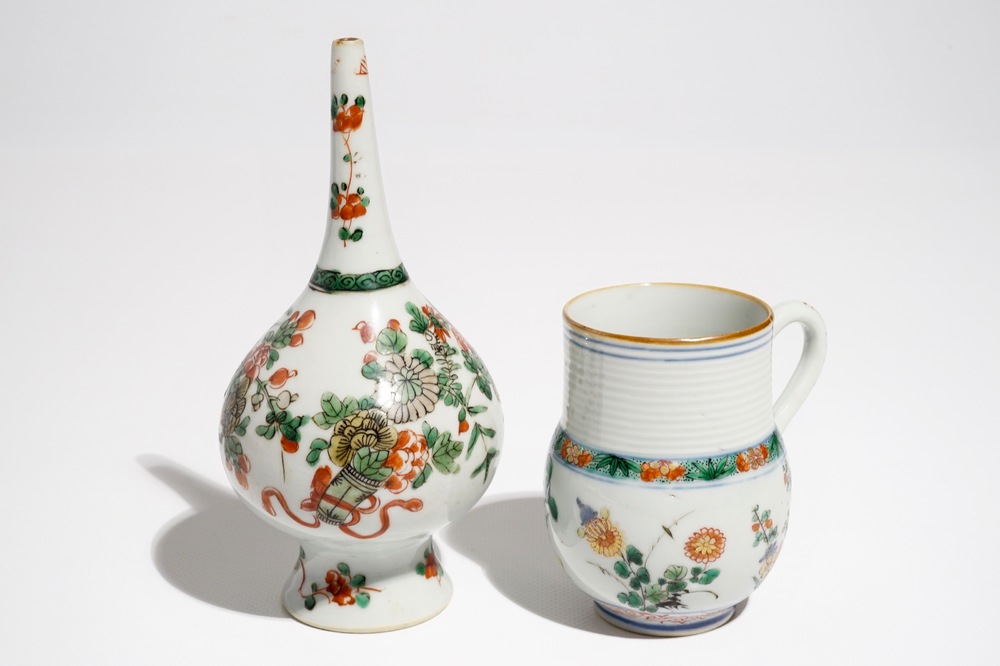 A Chinese famille verte sprinkler and a mug, Kangxi
