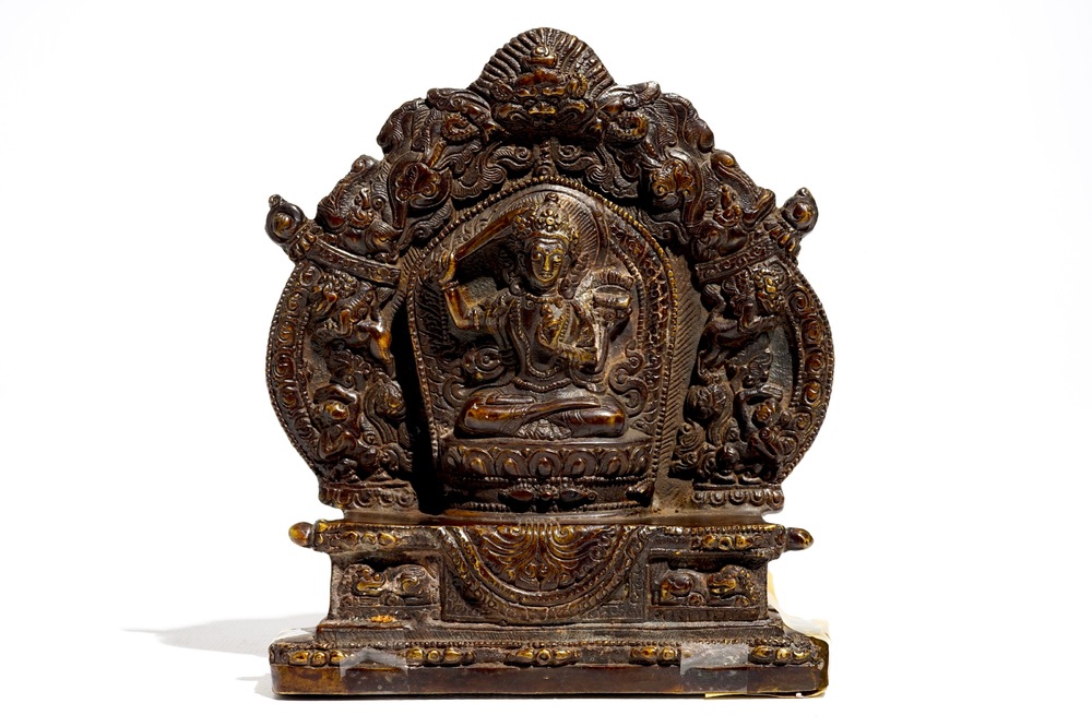 Een Sino-Tibetaans bronzen boeddhistisch schrijn, 19e eeuw