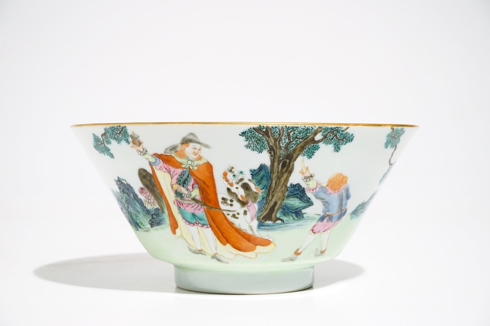 Un bol en porcelaine de Chine famille rose &agrave; d&eacute;cor d'europ&eacute;ens, marque et &eacute;poque de Qianlong