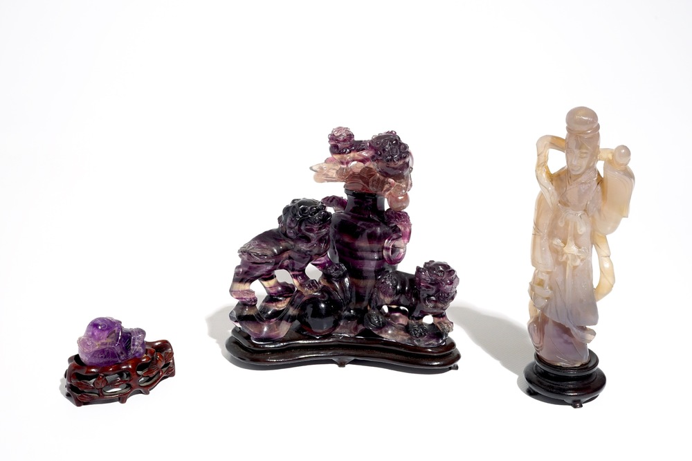 Trois sculptures en am&eacute;thyste et agate pourpre, Chine, 19/20&egrave;me