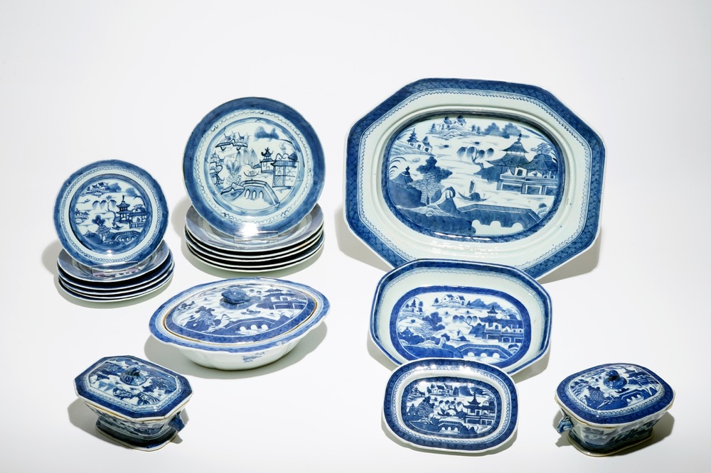 An 18-piece Chinese blue and white service with landscape design, early 19th C.