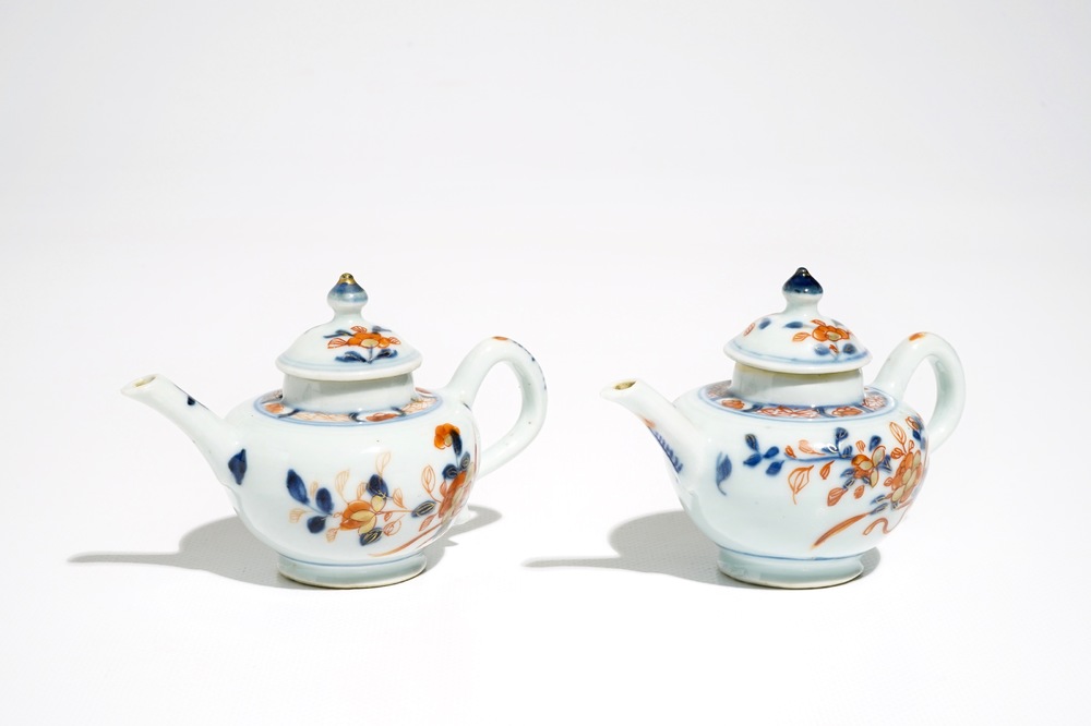 A pair of miniature Chinese Imari style teapots and covers, Kangxi