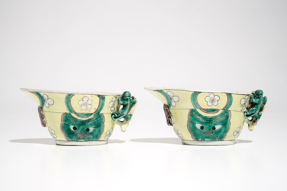 A pair of Chinese verte biscuit libation cups, 18/19th C.