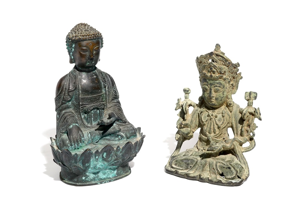Deux mod&egrave;les de Bouddha et Guanyin en bronze, Chine, Ming et post&eacute;rieur
