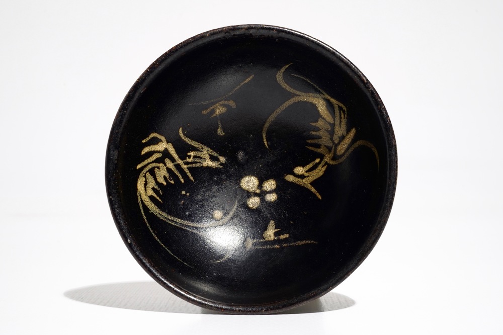 A Chinese Jizhou slip decorated phoenix bowl, poss. Southern Song/Yuan Dynasty