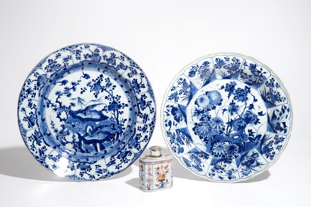 Two Chinese blue and white chargers and a silver-mounted Imari style tea caddy, Kangxi/Qianlong
