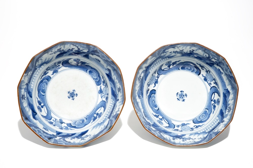 A pair of Japanese blue and white Kakiemon landscape bowls, Edo, 17th C.
