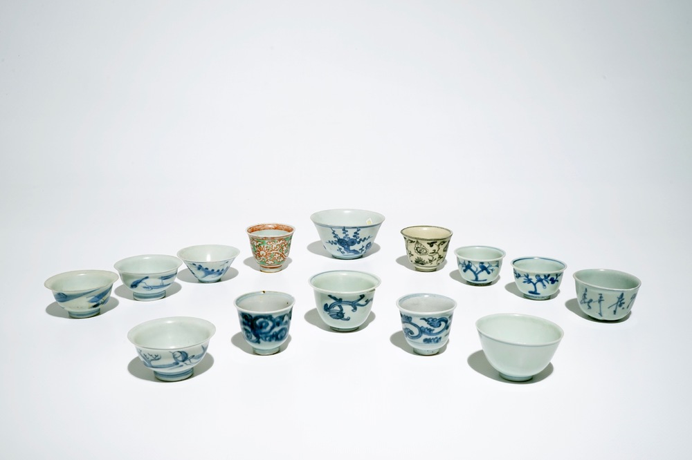 Fourteen Chinese blue and white and wucai bowls and cups, Ming