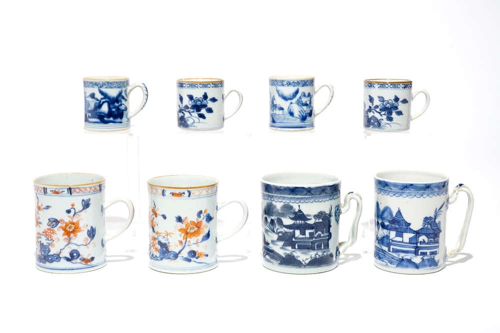 Vier paar Chinese blauwwitte en Imari-stijl kroezen, Qianlong