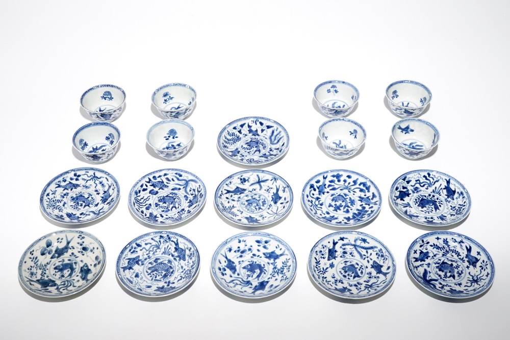 Eight Chinese blue and white cups and eleven saucers with fish, Kangxi
