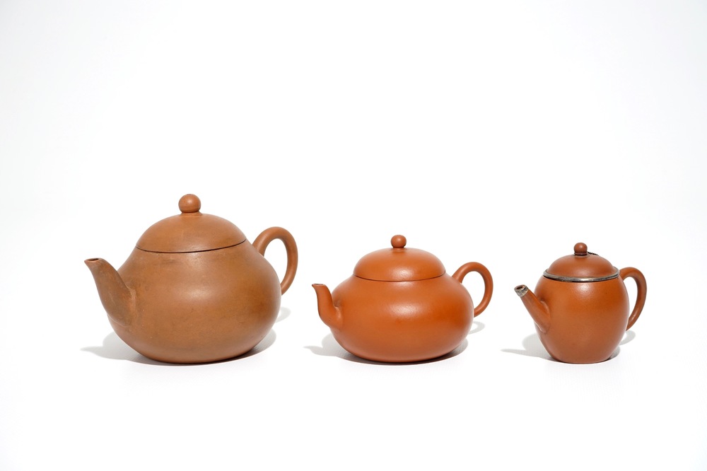 Drie Chinese Yixing theepotten voor de Thaise markt, 19e eeuw